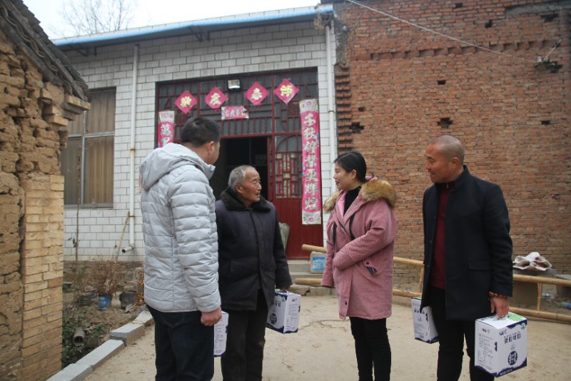 千亿平台（中国）精准扶贫暖冬公益行走进登封市刘家沟