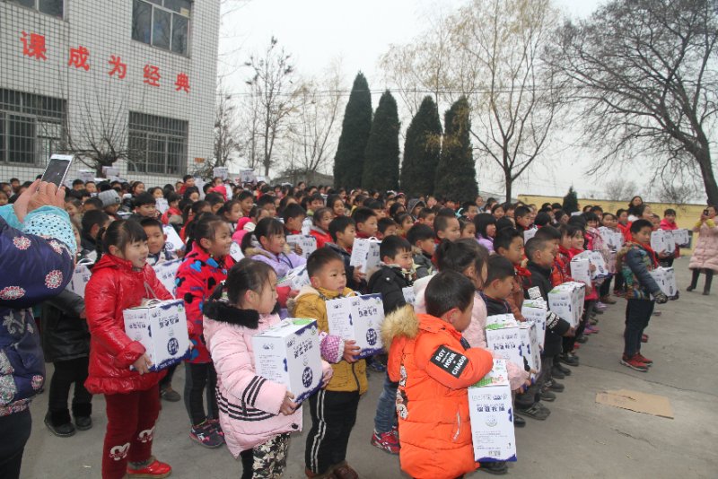 千亿平台（中国）精准扶贫暖冬公益行走进登封市刘家沟