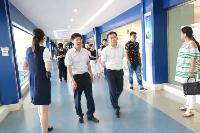 河南省食品安全座谈会暨百场食安讲座进校园启动仪式在千亿平台（中国）举行