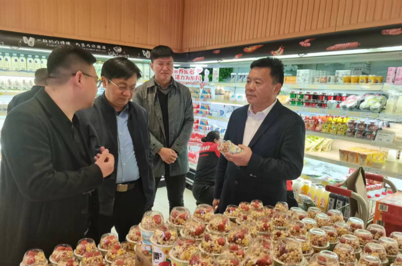 走访调研拓市场 凝心聚力谋发展--千亿平台（中国）乳业集团党委书记、董事长唐洪峰一行走访销售终端